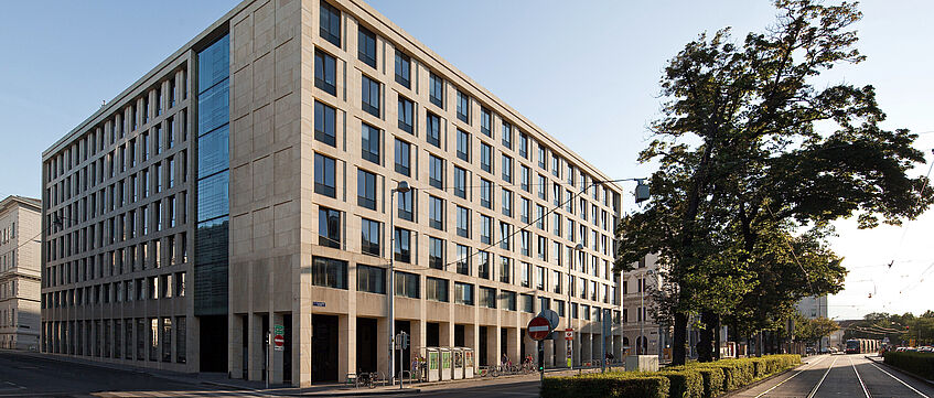 Neues Institutsgebäude Blick von Ring kommend (Copyright: Universität Wien/Georg Herder)